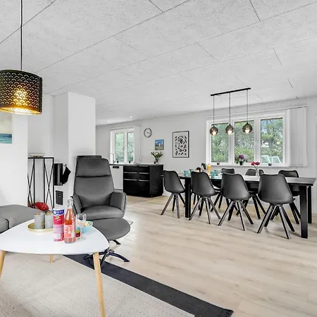 With A Fireplace 02 בלבאנד