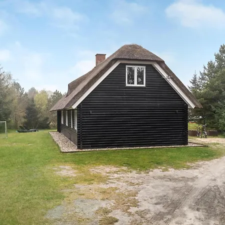 With A Fireplace 02 בית נופש