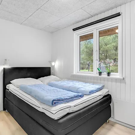 בית נופש With A Fireplace 02 *