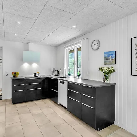 With A Fireplace 02 בלבאנד