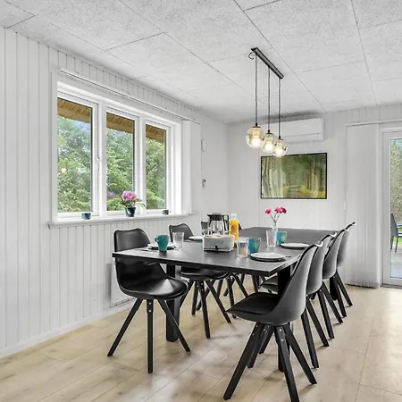 Semesterbostad Gorgeous Home In Blavand With Sauna