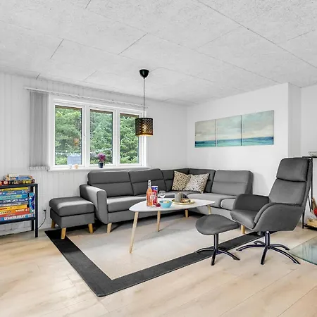 בית נופש With A Fireplace 02 *