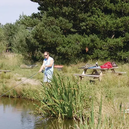 בית נופש With A Fireplace 02