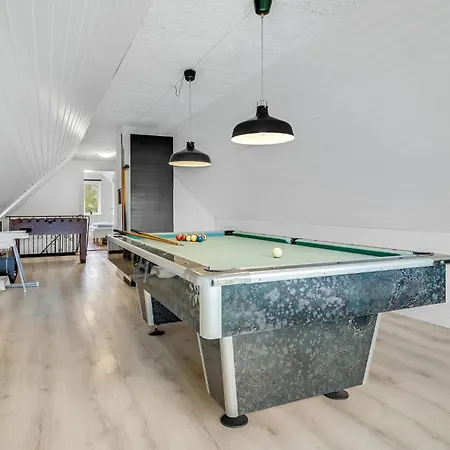 Semesterbostad Gorgeous Home In Blavand With Sauna *